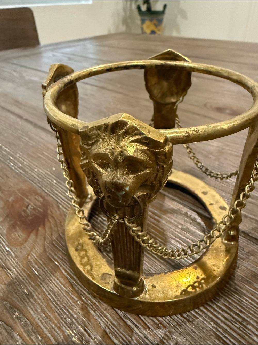 Vintage brass lion head chain stand holder - Picture 2 of 5